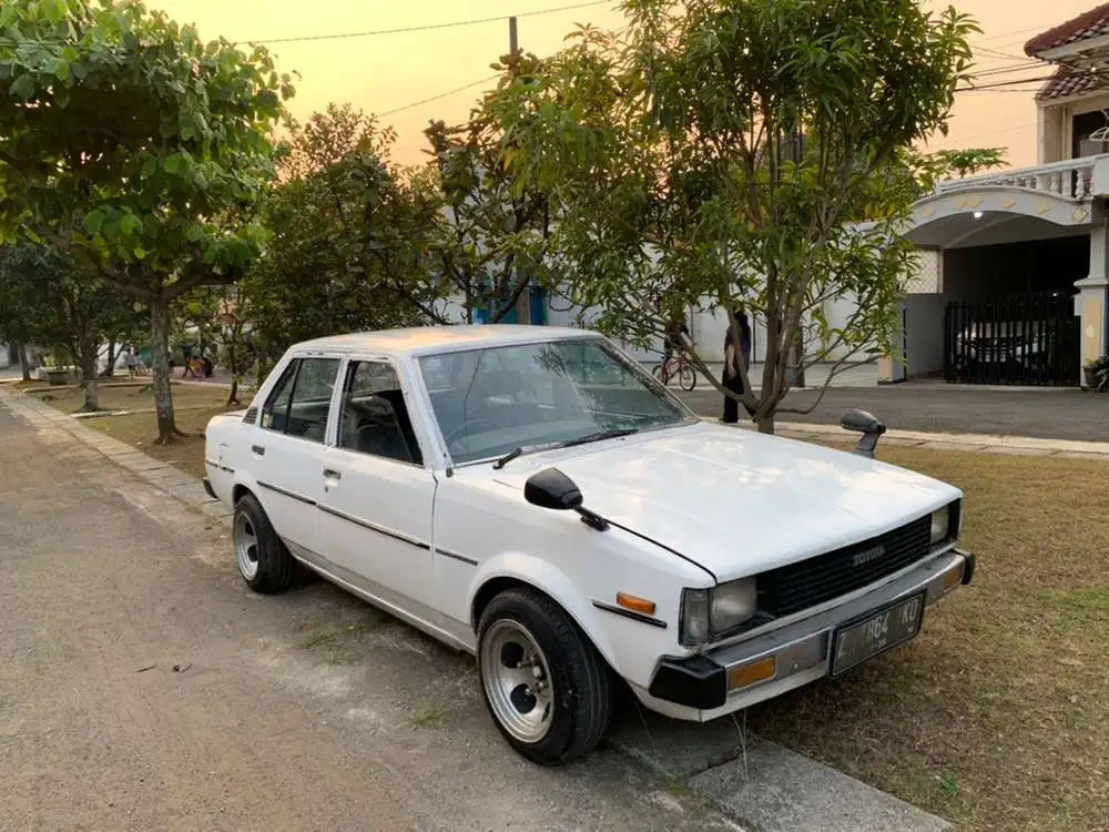 Toyota Corolla DX ke70 1981