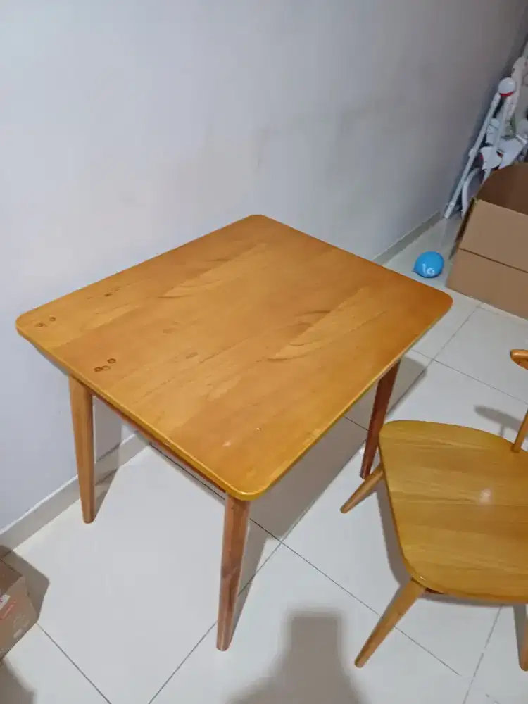 Meja makan minimalis Livien (Set Ribe Dining Table 860)