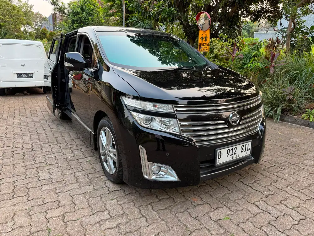 Nissan Elgrand Hws 3.5 AT 2013