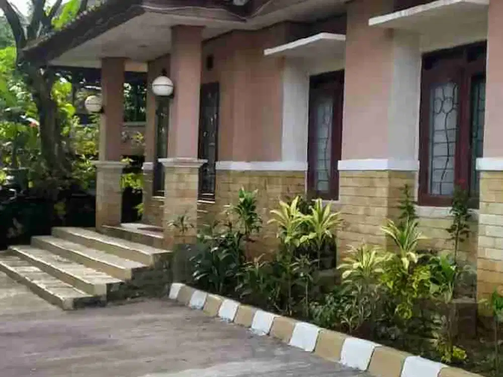 Dijual rumah villa , suasana tenang aman bebas banjir, ada kolam renang, kolam ikan, pohon buah buah, surat SHM