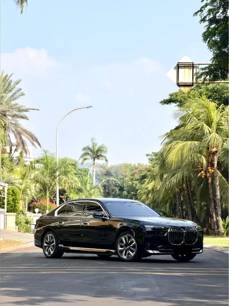 CASH Bmw i7 X-Drive Gran Lusso 60i 2025 Low Odo Like New