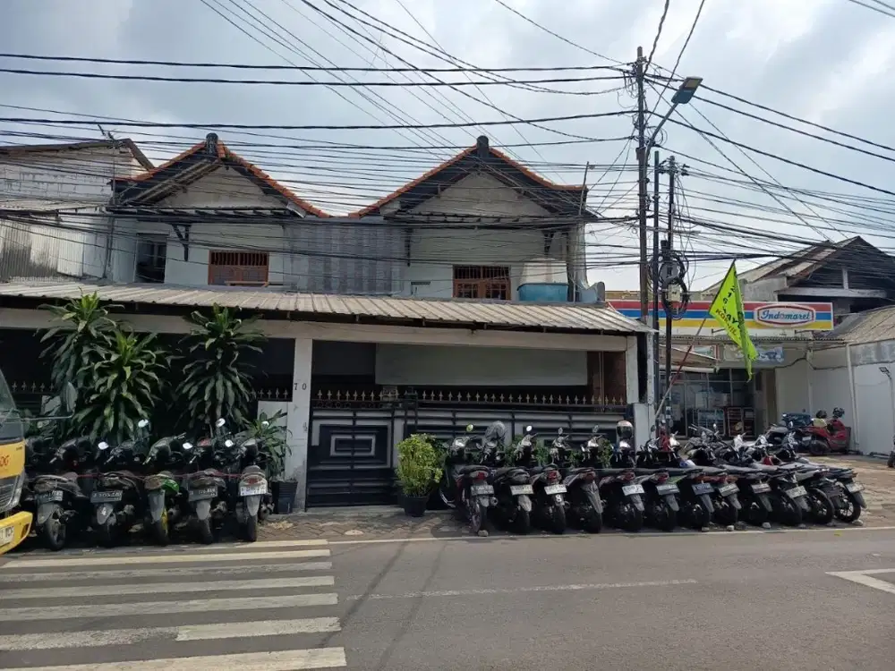 DIJUAL RUMAH STRATEGIS PINGGIR JALAN BESAR DEPAN SD MATRAMAN KAYUMANIS