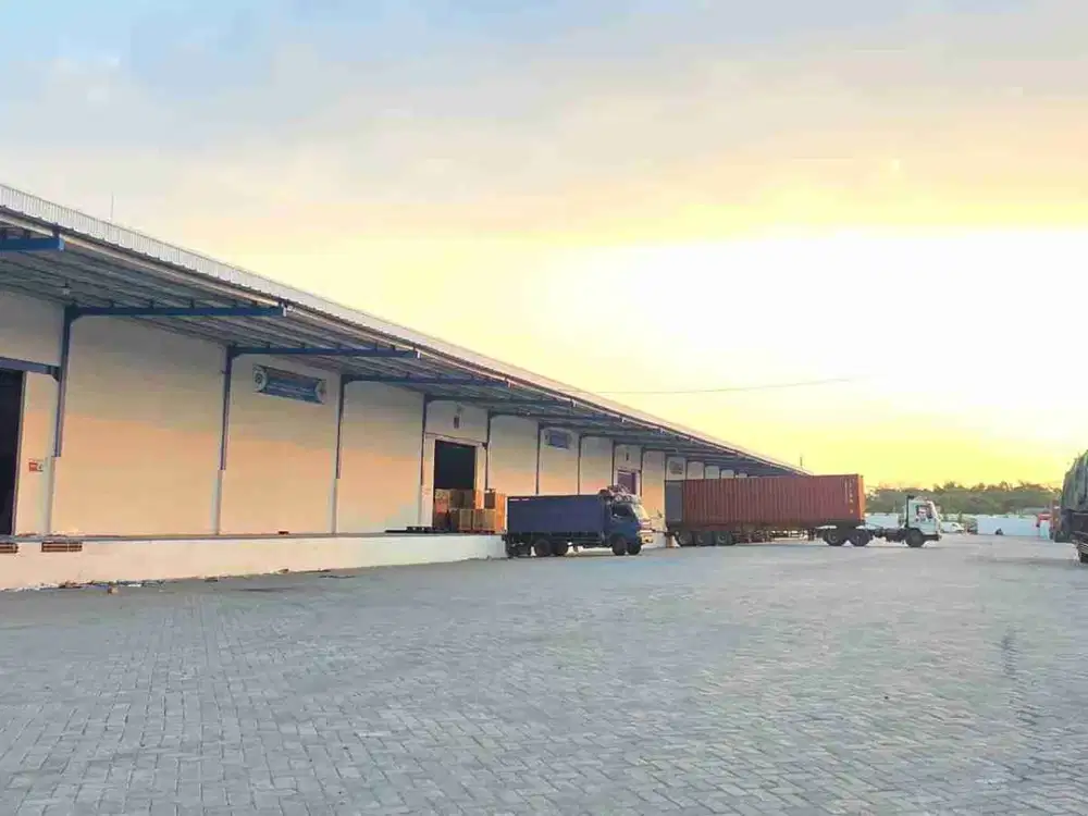 Gudang Baru, Luas, Ada Loading Dock, di Krian Sidoarjo.