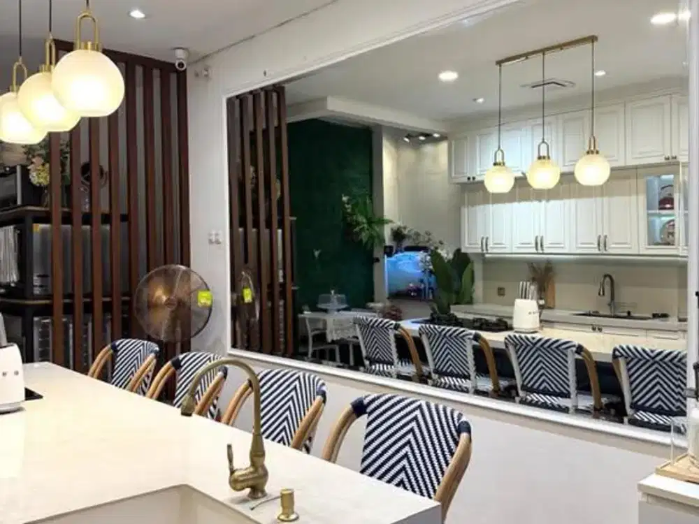 Rumah Rapih Full Furnish Siap Huni Dekat Akses Tol dan Kawasan Kuliner di Taman Palem Lestari Jakarta Barat