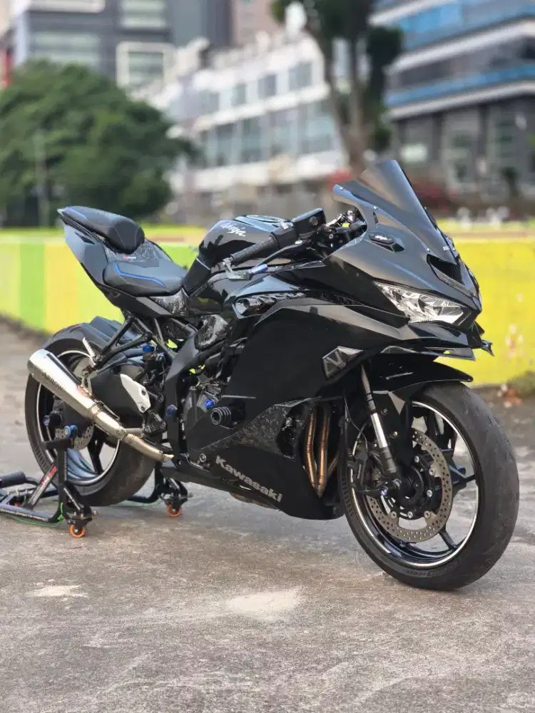 Kawasaki ZX25R NON ABS With ARROW