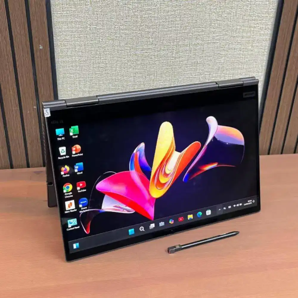 Thinkpad x1 yoga 5th 
core i7 gen 10
Ram 16gb
Ssd 256
Pen