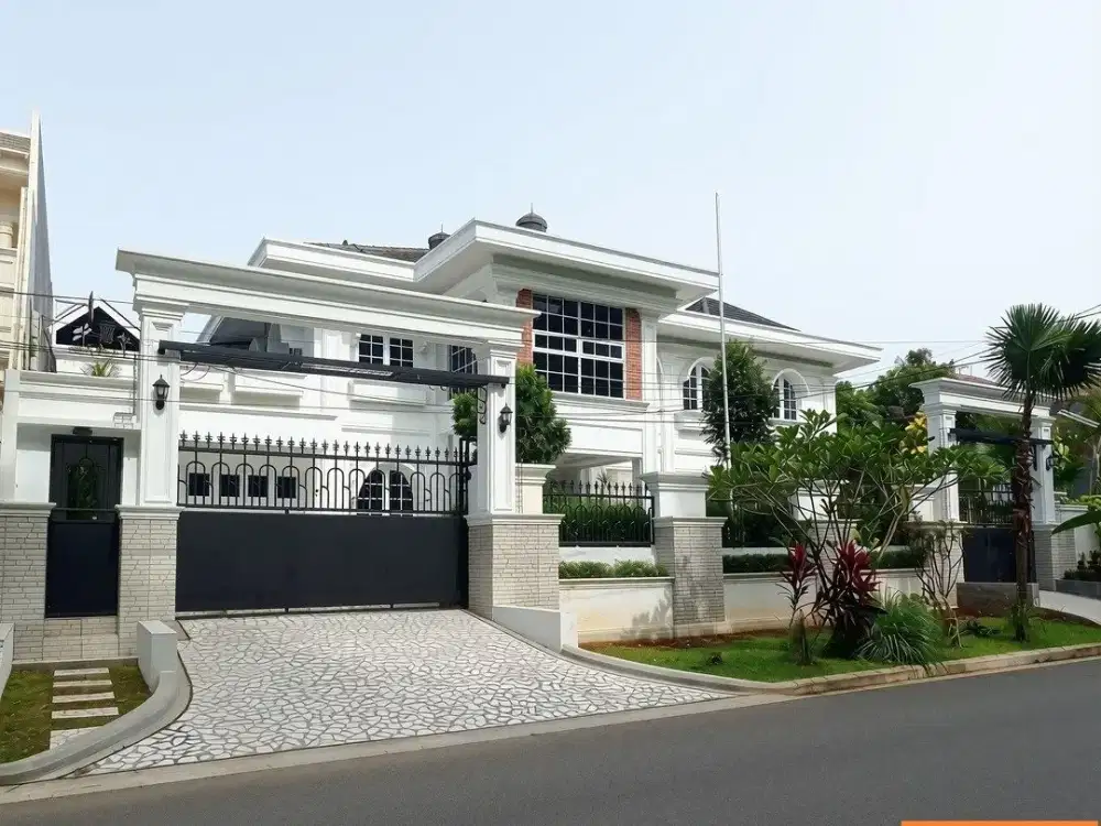 Rumah Mewah Depan Danau Fasilitas Lengkap Harga Nego