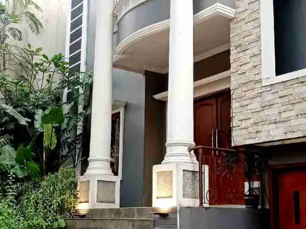 RUMAH SPLIT LEVEL 3 LANTAI DI PUSPITA LOKA, BSD, TANGSEL