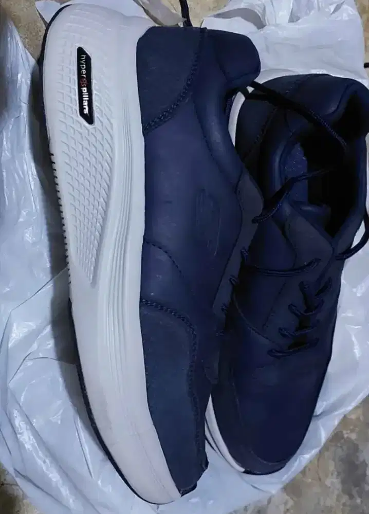 Sepatu ukuran 40