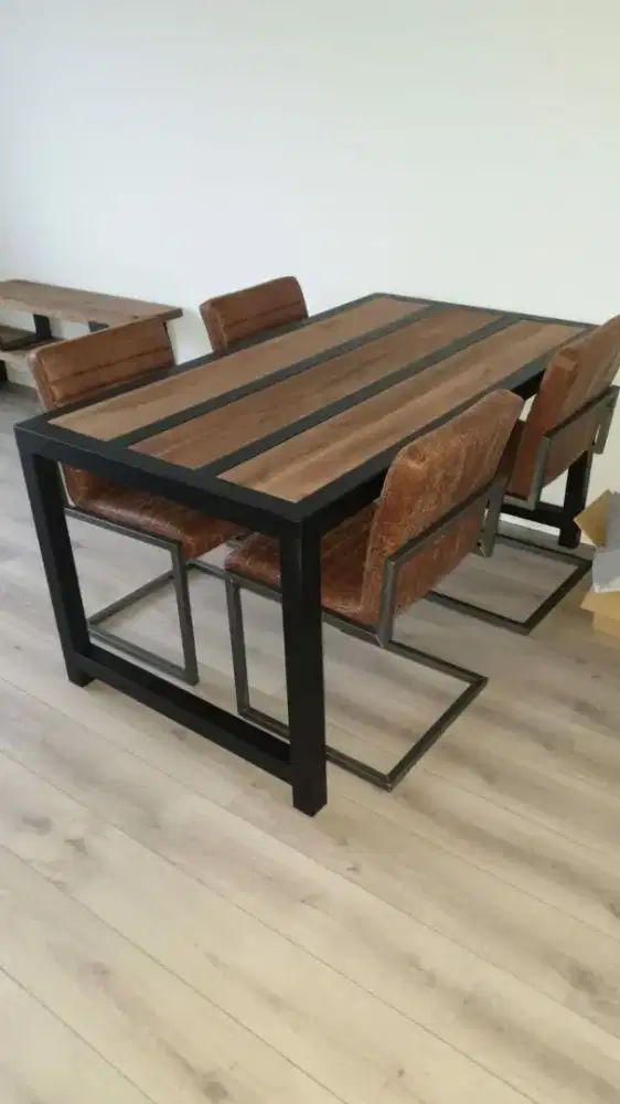 Aneka meja tempahan
