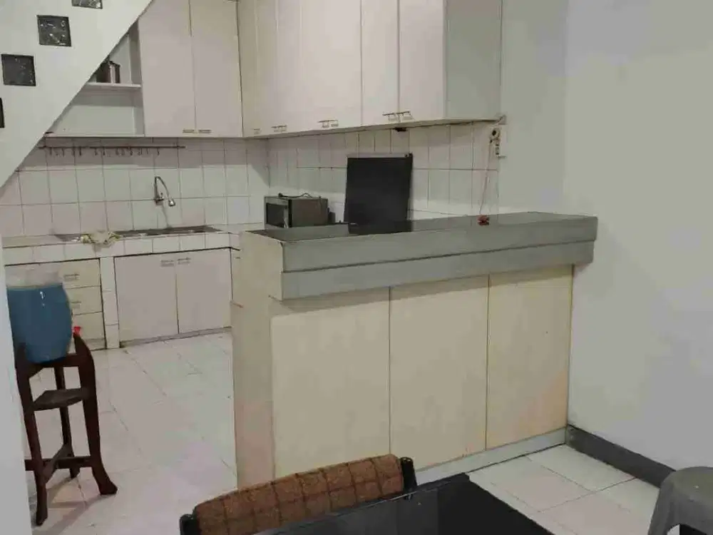 SEWA RUMAH 1½ LANTAI SEMI FURNISH, SIAP HUNI