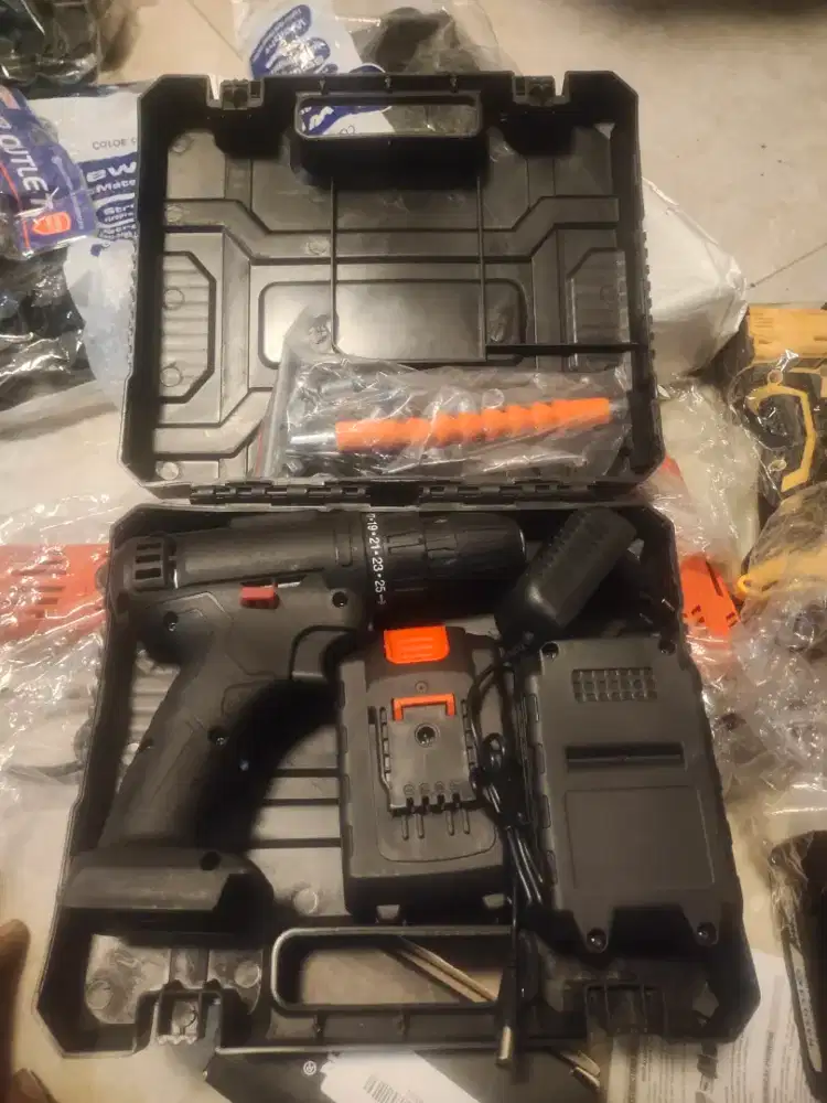 Bor baterai cordless