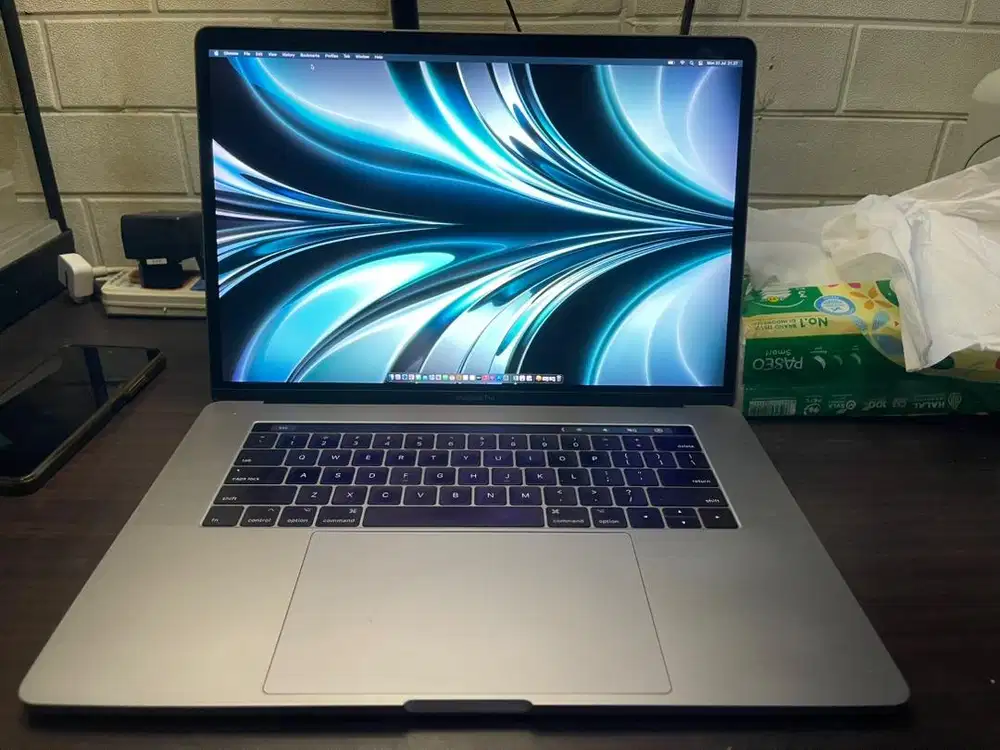 Macbook Pro i7/16/256 tahun 2016 Touchbar
