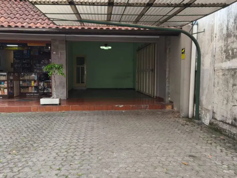 WASTUKENCANA, TAMAN SARI. RUKO LOKASI STRATEGIS DI PUSAT KOTA BANDUNG
