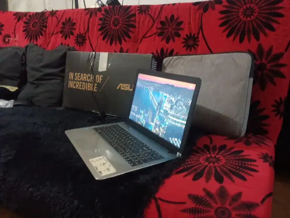 Laptop ASUS 15,6 INCH SLIM CORE I3 GEN 5 RAM 8GB , 1TB ( SEGEL MULUS )