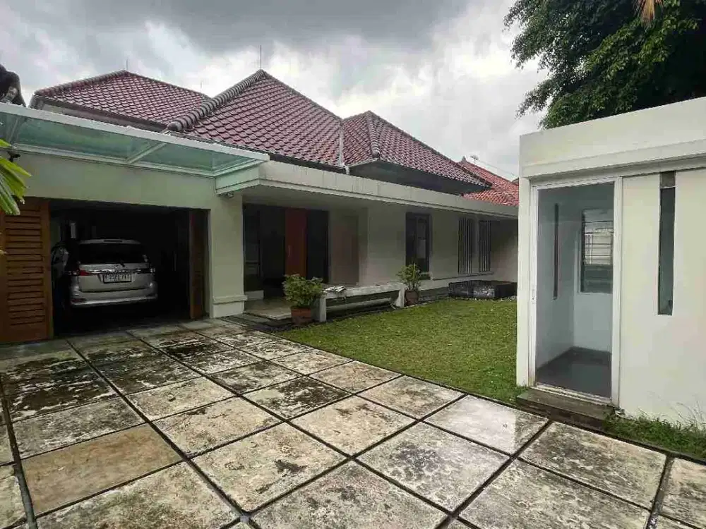menteng, disewakan rumah mewah 2 lantai ada kolam renang