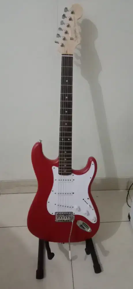 gitar stratocaster squaier debut series+softcase