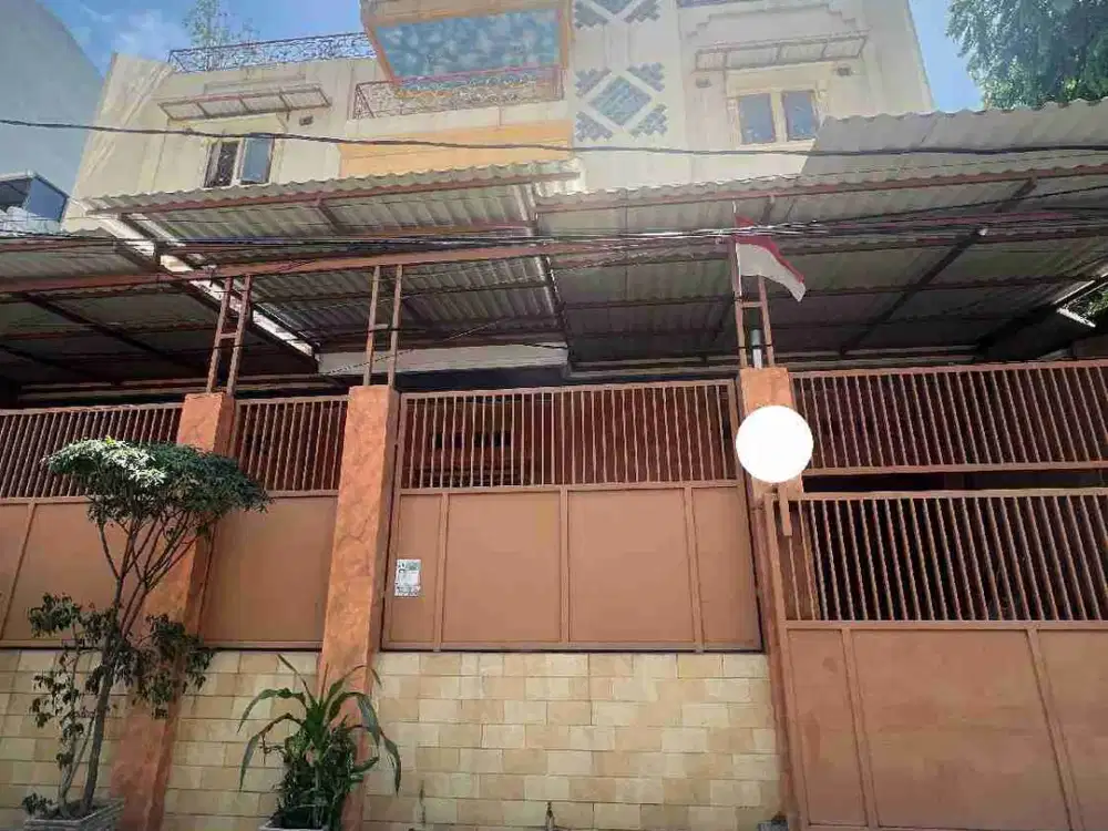 Dijual Rumah 3.5 Lantai daerah Bungur Kemayoran Jakarta Pusat rapih terawat aman nyaman mudah akses harga nego wajar