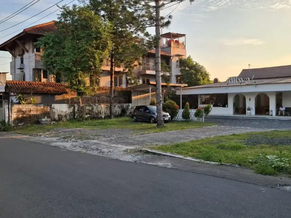 DIJUAL ATAU DISEWAKAN RUMAH LUAS KOLAM RENANG COCOK UNTUK USAHA, CATUR TUNGGAL, DEPOK, SLEMAN, JOGJA