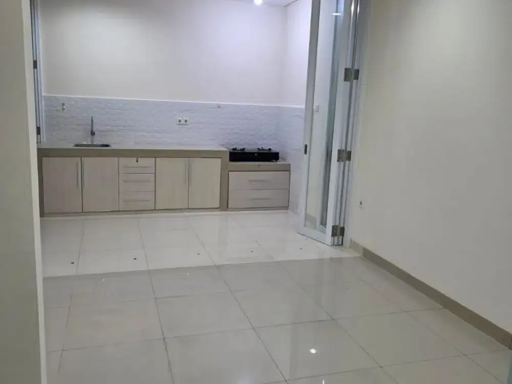 Disewakan Rumah Siap Pakai 2 lantai Di Golf Lake Residence Jakarta Barat