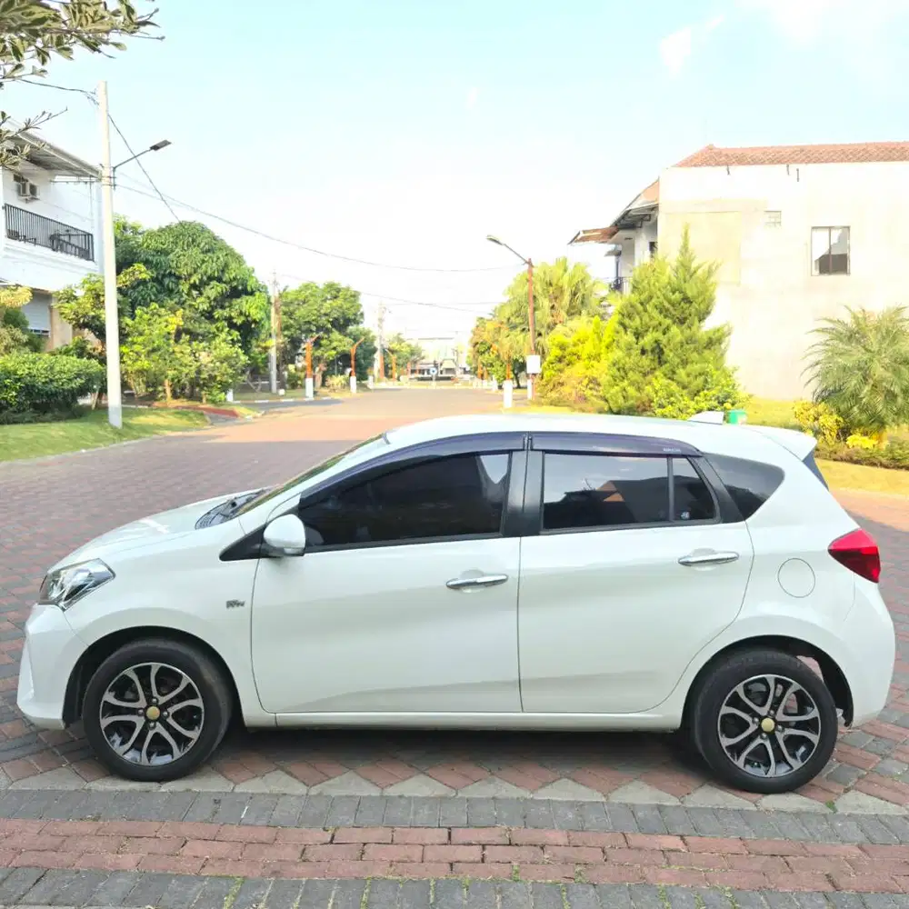 Daihatsu Sirion Matic Tahun 2018 Warna Putih