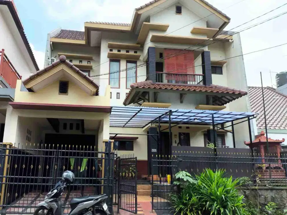 Dijual rumah dengan 4 kamar  luas 190 siap huni di pesona khayangan juanda