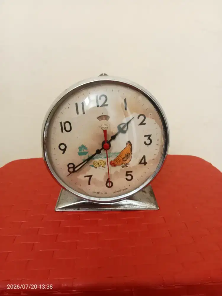 Jam weker motif ayam