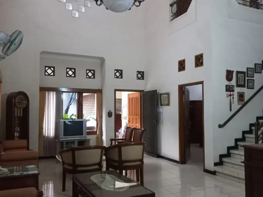 DIJUAL RUMAH TERAWAT 1 MENIT DARI UPN VETERAN SURABAYA TIMUR