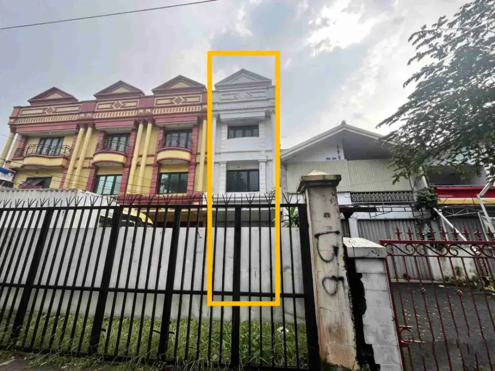 Disewakan Ruko 3,5 Lt di Jl.Ciputat Raya Pondok Pinang Jakarta Selatan