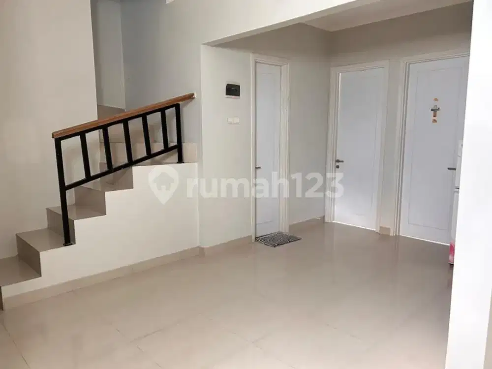 Rumah, 2 Lantai, di Fortune Terrace