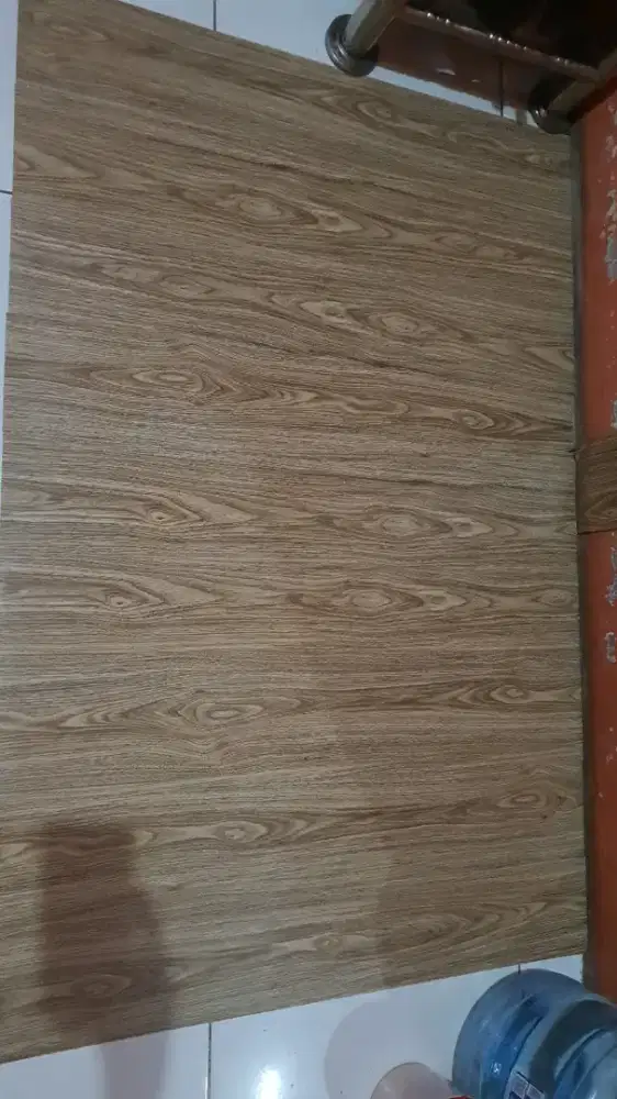 Vinyl lantai / dinding