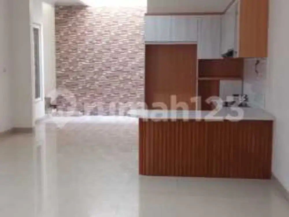 Siap Huni, Rumah, 2 Lantai, Dekat Akses MRT, di Lebak Bulus
