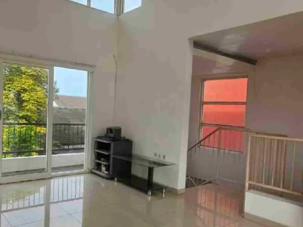 rumah murah 2 lt dekat cassablanca dekat sawojajar hanya 3 menit ke jalan tol, ada kolam renang dan view bagus. lokasi malang kota BU SEEGERA