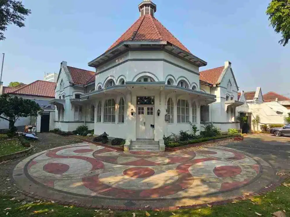 RUMAH BERSEJARAH KOLONIAL BELANDA HOOK KLOJEN TENGAH KOTA MALANG