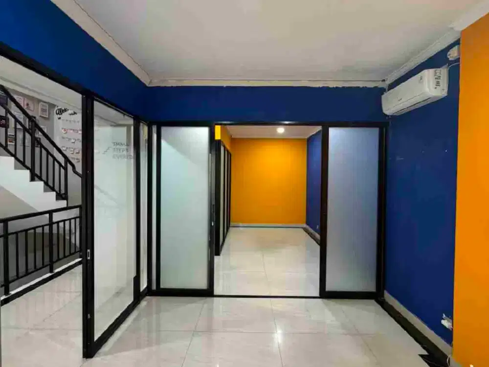 Disewakan Ruang Usaha Kantor office space bridal salon dan lain lain lokasi di apartemen gading mediterania residences

luas ruangan mulai dari 10 meter per ruangan sampai dengan ada yang 50 meter per ruangan. 

harga sewa start dari 30 juta / tahun 

uni