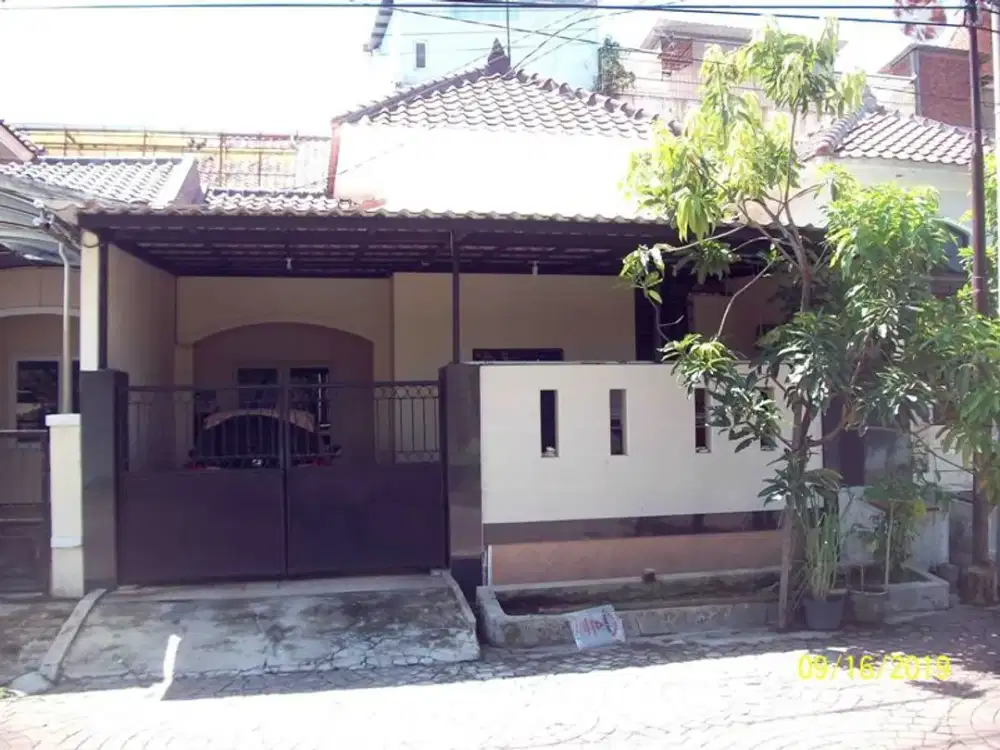 Rumah di Nirwana Eksekutif