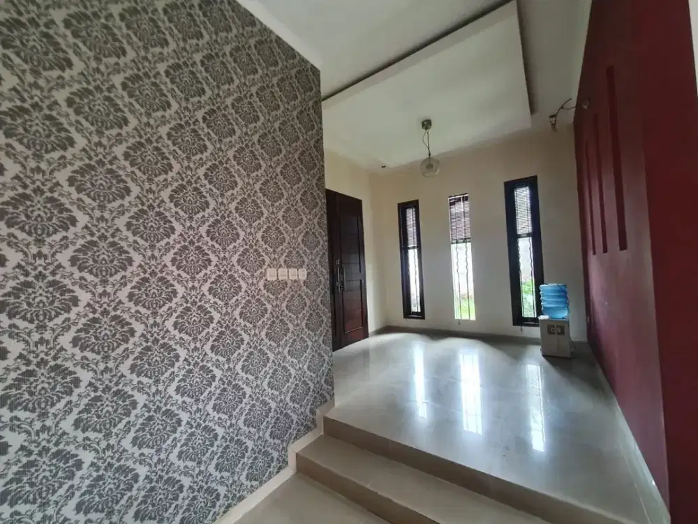 Rumah Sarijadi Bandung Utara  Lokasi strategis ada kelebihan tanah cocok untuk rumah tinggal dan kantor kecil parkir 5 mobil