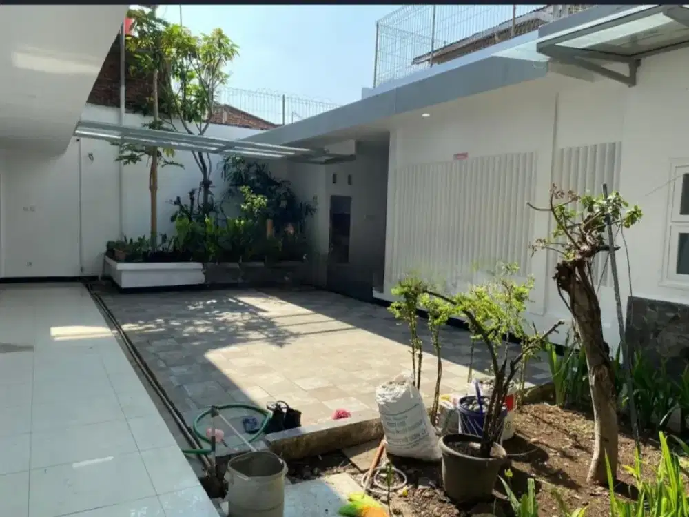 BRAGA, RUKO LUAS 2 LANTAI DI PUSAT KOTA BANDUNG