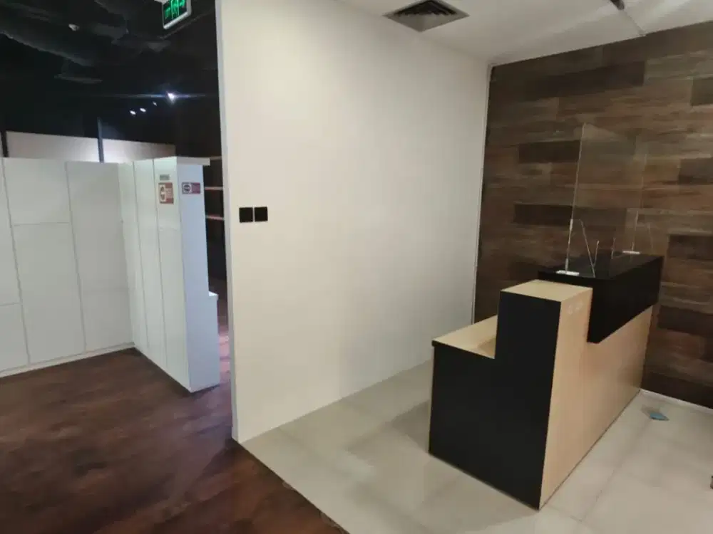Disewakan Office APL Tower Semi Furnished Siap Pakai