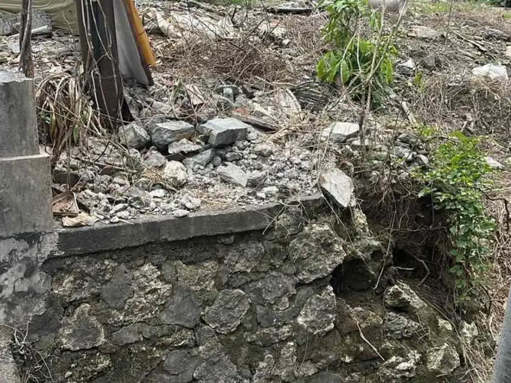 Tanah Lingkungan Villa di pinggir jalan utama