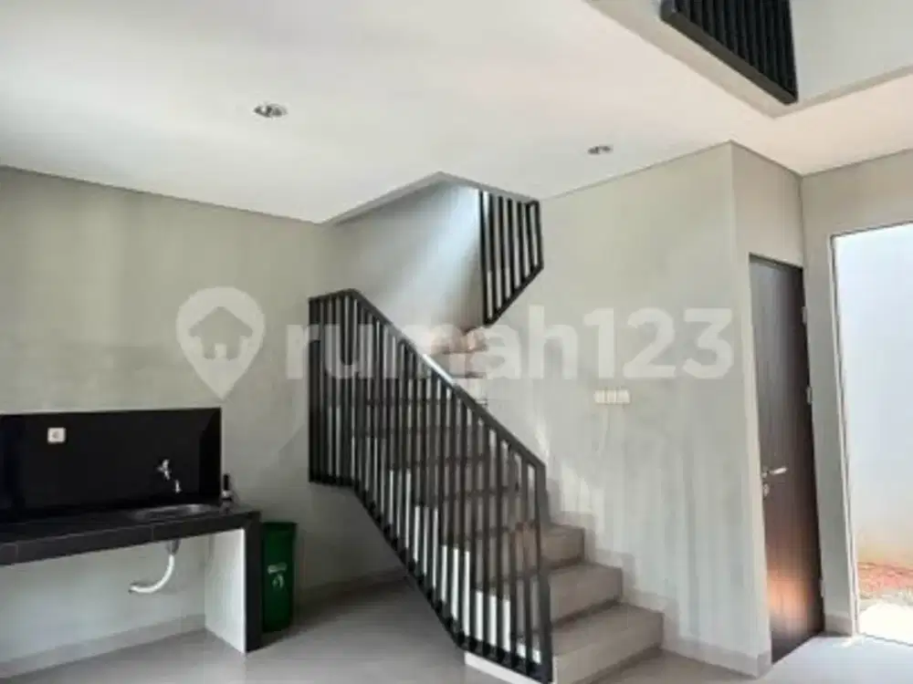No Cobroke. Rumah, 2 Lantai, di Cendana Residence 2