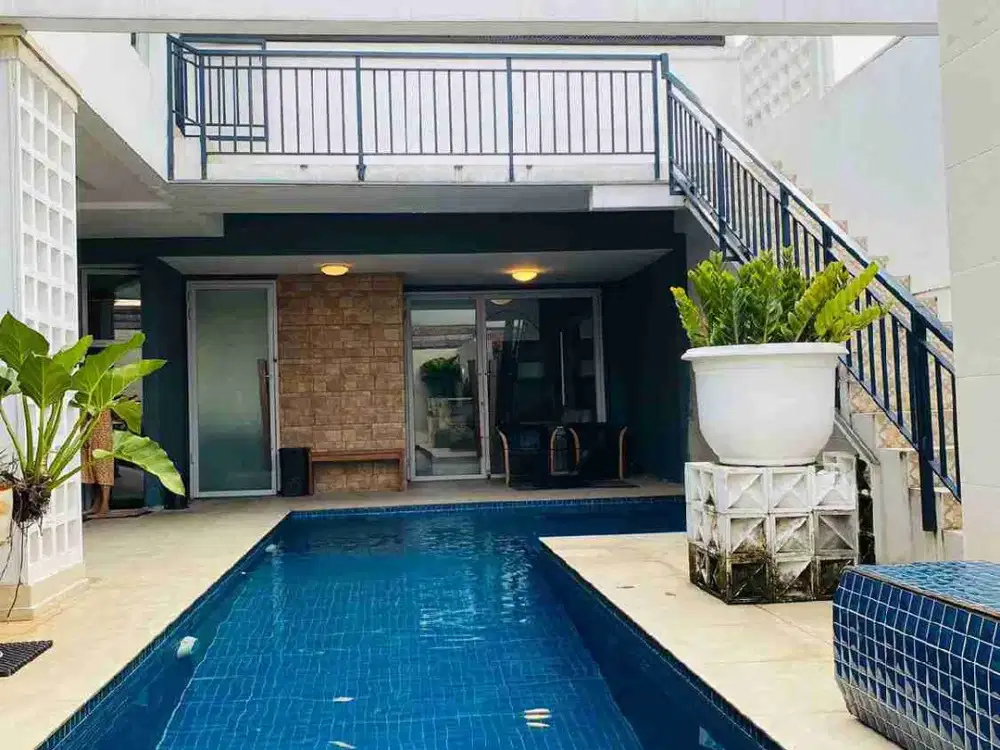 Jual Rumah 2 Lantai Siap Huni Fasilitas Kolam Renang dalam Rumah, Fl