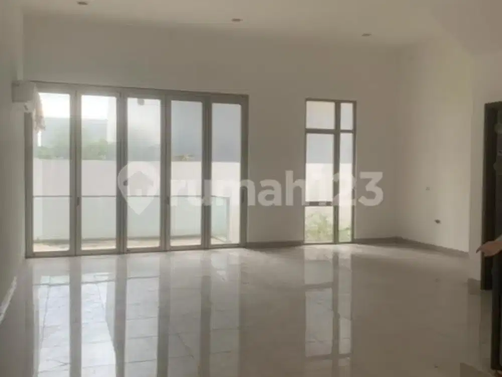 Siap Huni, Rumah, 2,5 Lantai, di Pik2 Manhattan