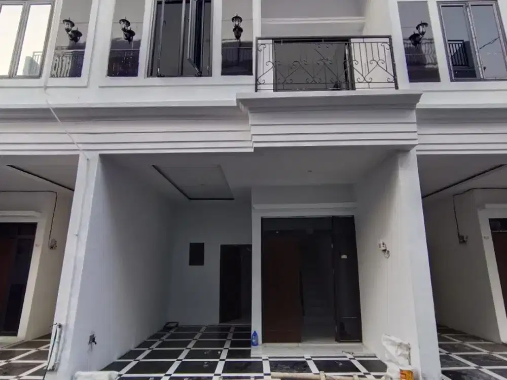 Rumah Ready Minimalis 2.5 lantai + rooftop di Jagakarsa Jaksel