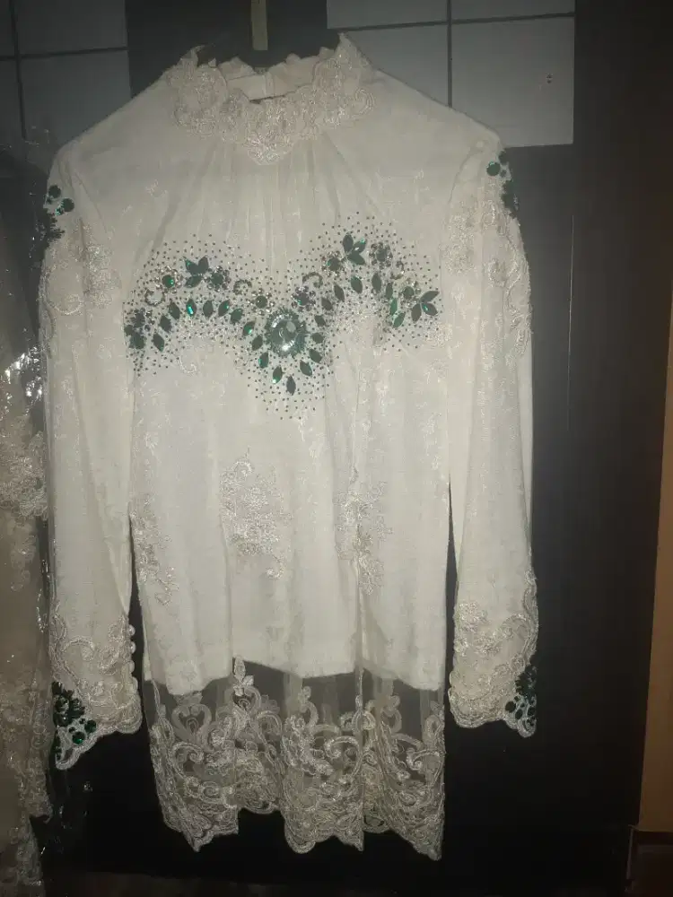Prelove baju akad nikah