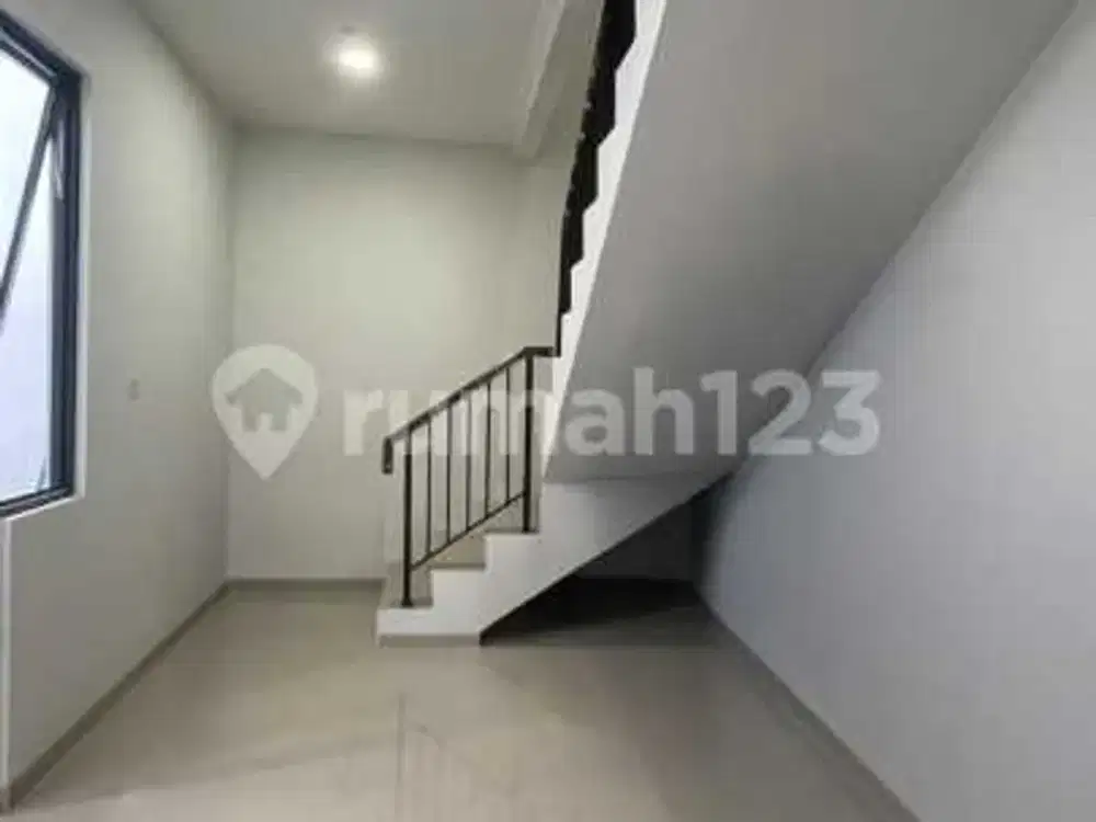 Siap Huni, Rumah, 2 Lantai, PPJB, di Serpong Jaya