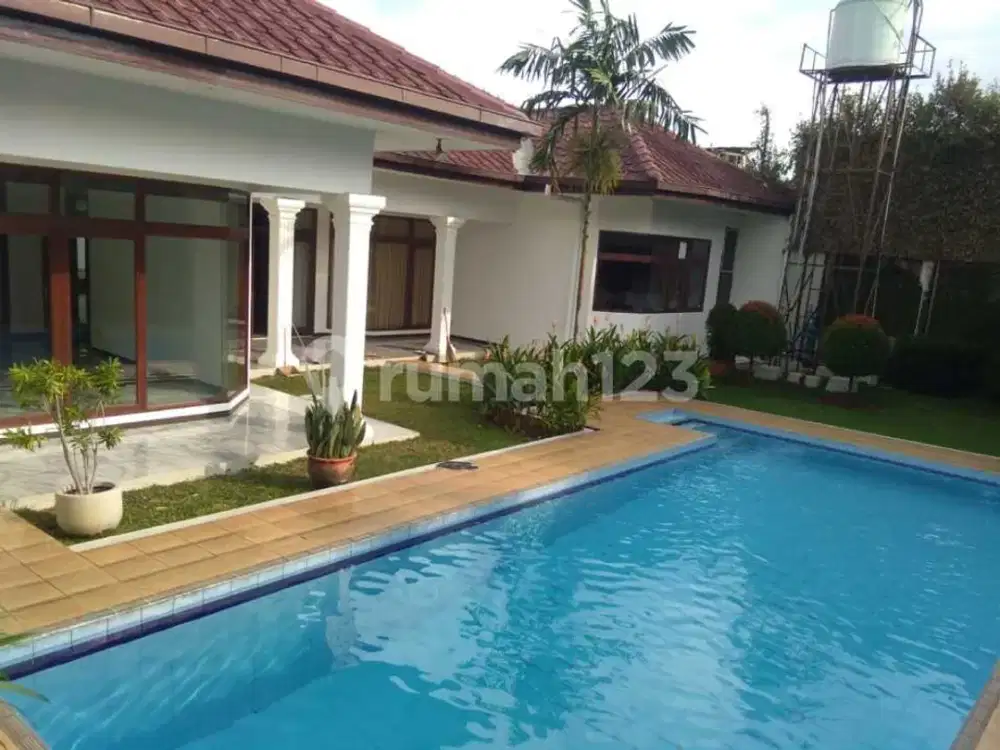 Dijual Rumah Luas 3 Kavling Ada Kolam Renang di Cipete