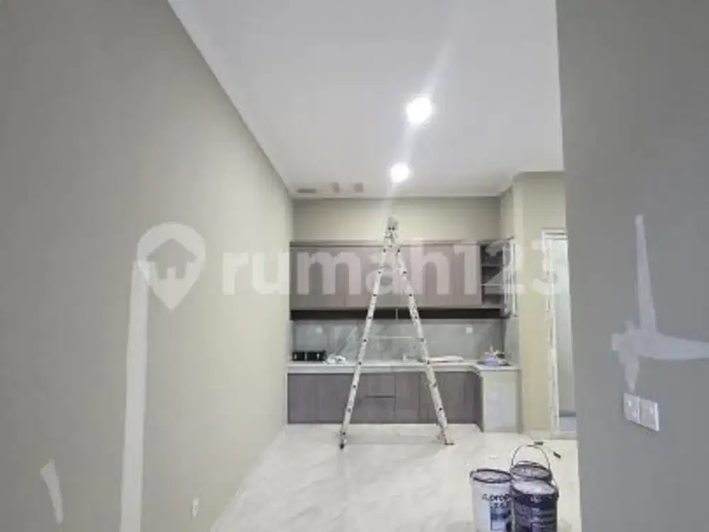 Rumah, 2 Lantai, Siap Huni, di Melati Mas