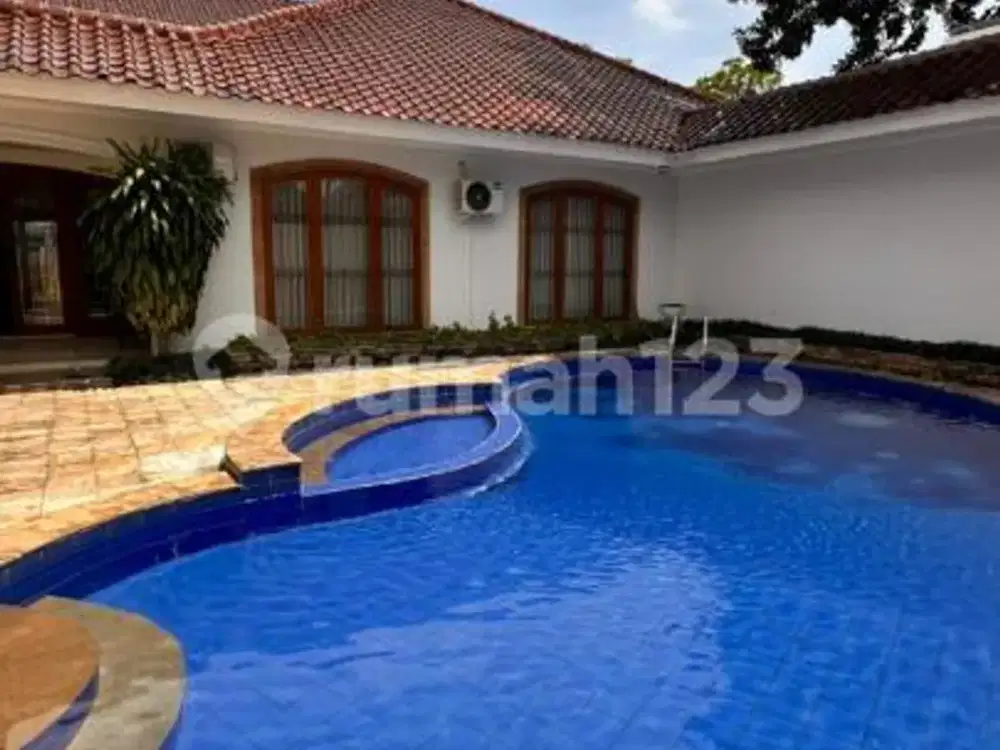 Rumah Sewa Ada Kolam Renang di Cilandak Surat SHM