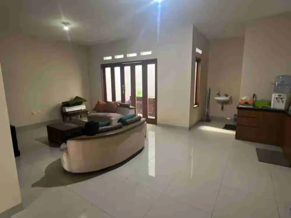 Rumah siap huni dengan kamar tidur 3  di sayap Jl Batununggal
